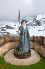 Yüzüklerin Efendisi Gandalf Karakteri Dekoratif Obje El Boyaması 18x9 cm